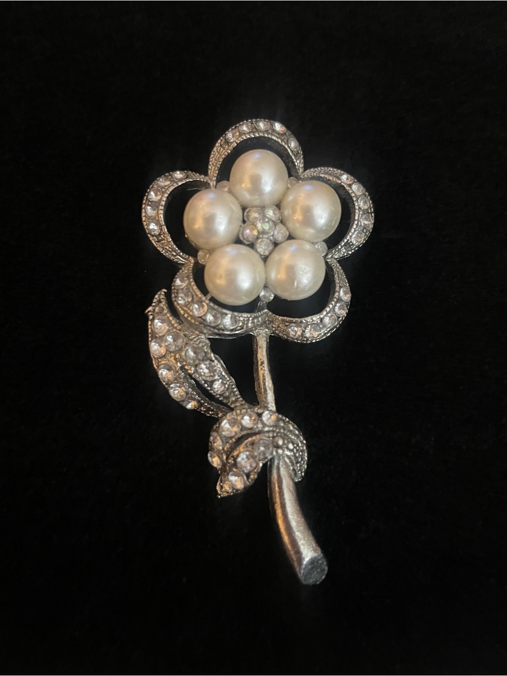 VINTAGE Well made Elegant Pearl & Crystal Flower Brooch! Gorgeous great conditio